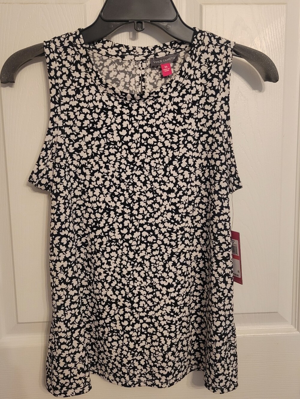 NWT Vince Camuto Black & White Floral Print Sleeveless Blouse